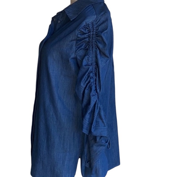 NWT C/MEO COLLECTIVE Chambray, button down blouse. Size: Small - Picture 4 of 10